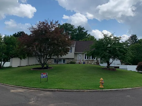 114 Dolly Ln, Chalfont, PA 18914