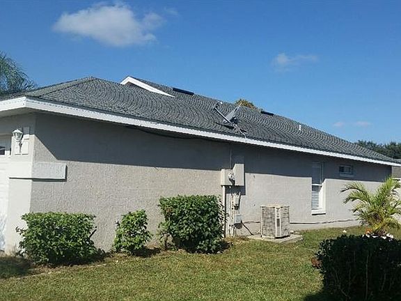 3rd image of 1409 Brook Hollow Dr