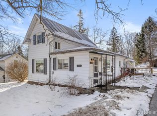 727 E Washington St, Ionia, MI 48846