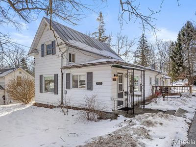 727 E Washington St, Ionia, MI, 48846