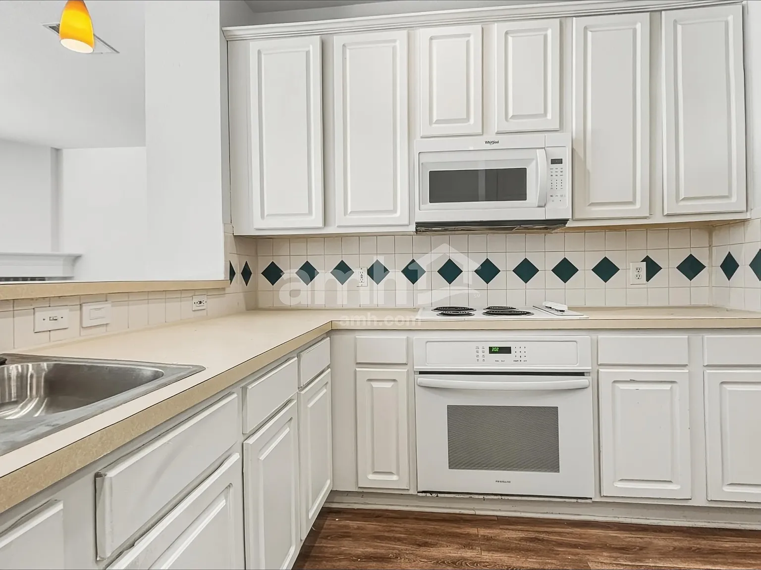 3 bed, 2.0 bath, 2145 sqft, $2,595 — Photo 4