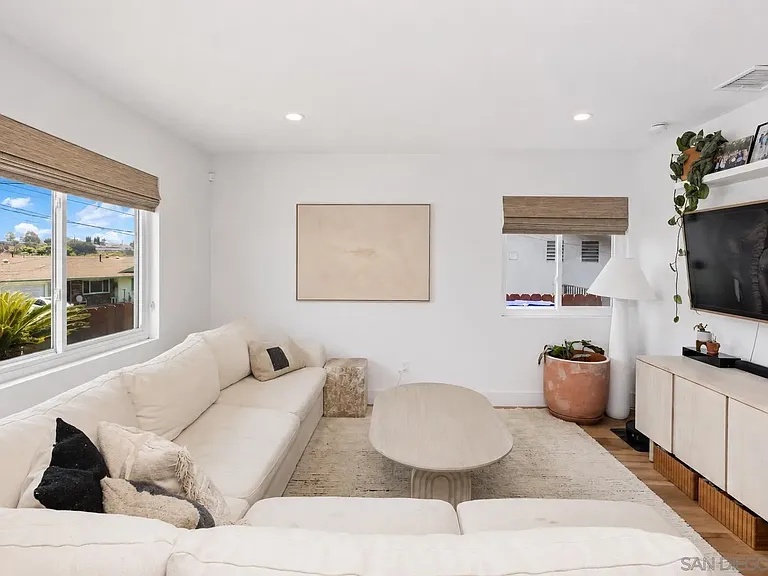 2068 Montclair St — Photo 9