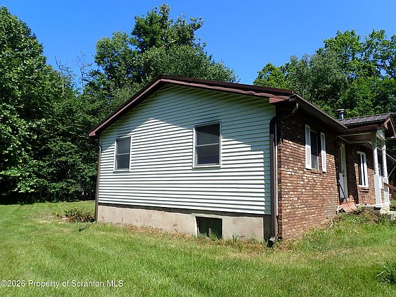 5th image of 135 Louise Dr