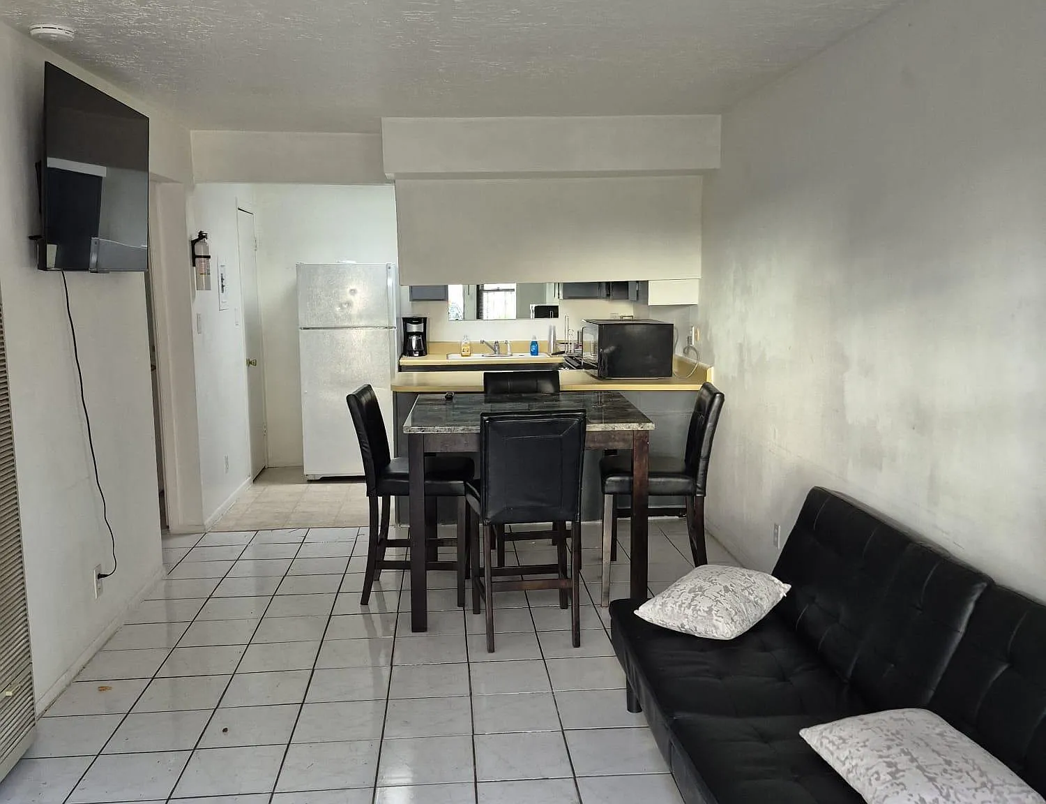1 bed, 1421 sqft, $1,000 — Photo 1
