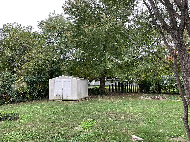 2716 E Linwood St — Photo 17