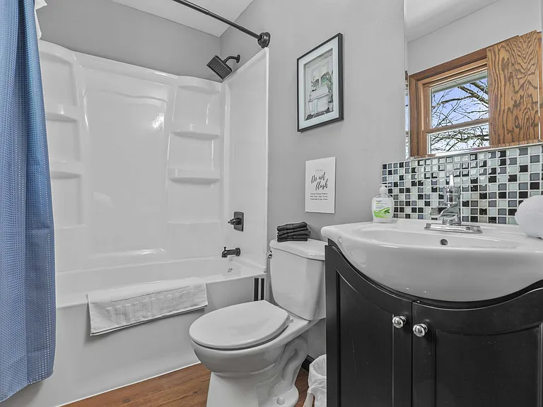 900 Woodview Dr — Photo 13