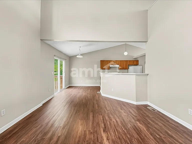 368 Evergreen Cir — Photo 6