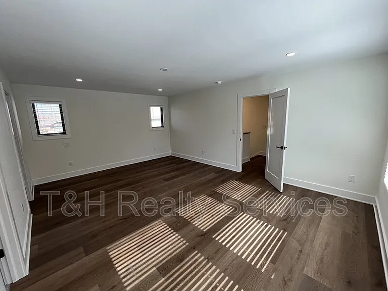 818 Union St — Photo 14