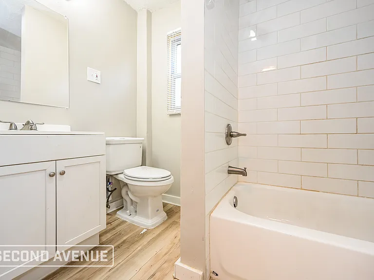 5589 Raceview Ave — Photo 16