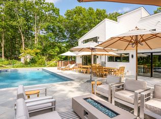 95 Peconic Hills Dr, Southampton, NY 11968