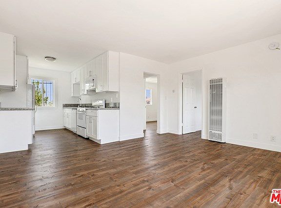 5th image of 1212 W 107th St APT 21