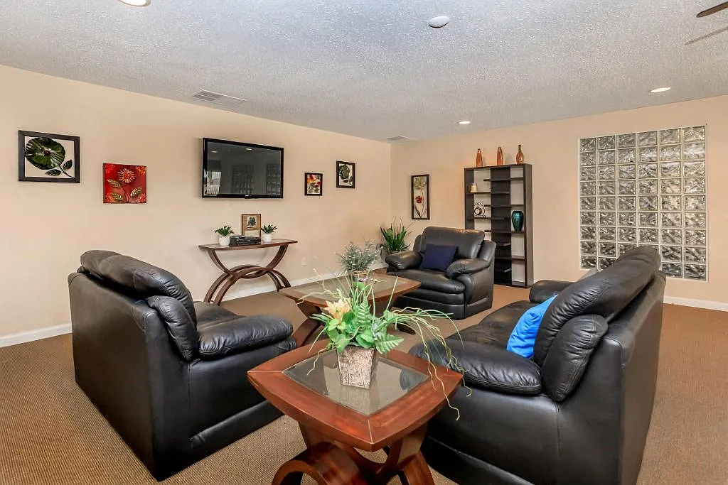 Sunset View Apartments — Photo 3