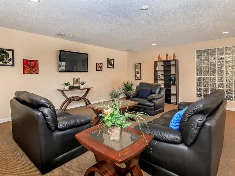 Sunset View Apartments — Photo 3