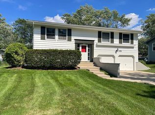 2S115 Hampton Ln, Lombard, IL 60148