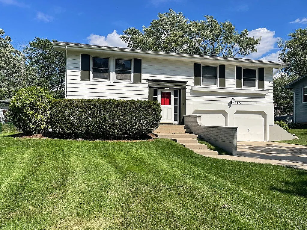 2S115 Hampton Ln photo 1