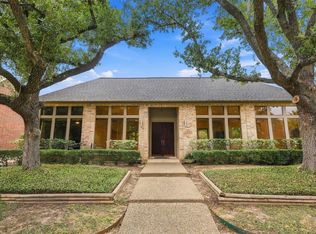 12059 S Circle Dr, Houston, TX 77071