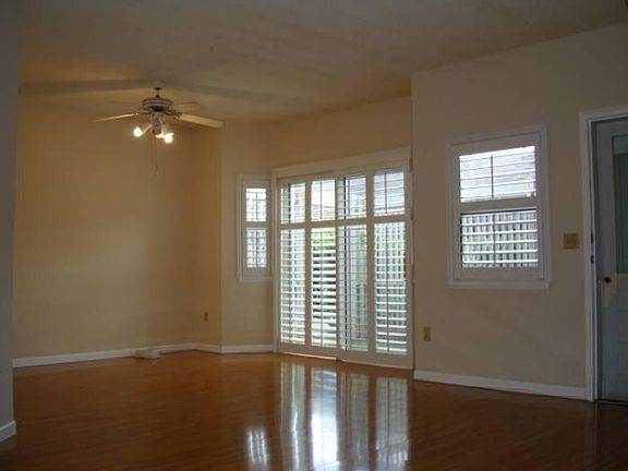 Spacious living room