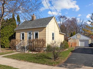 240 W 17th Ave, Oshkosh, WI 54902