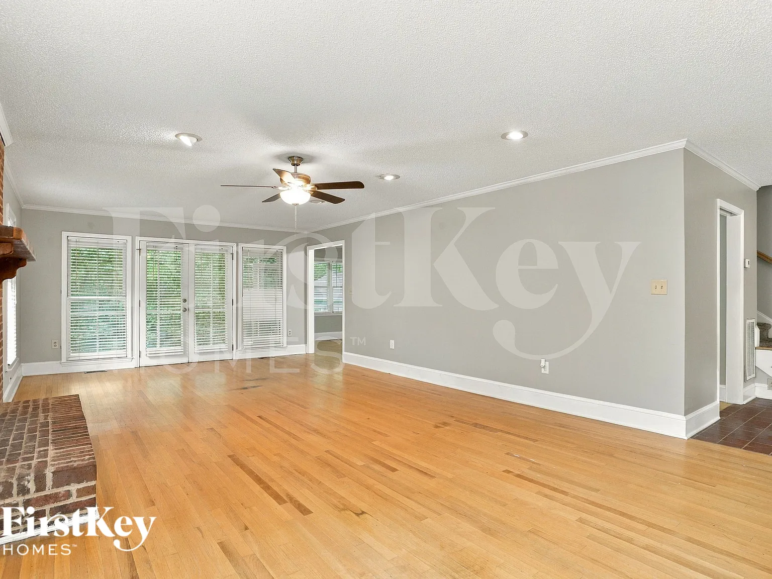 3 bed, 2.0 bath, 2119 sqft, $2,080 — Photo 2