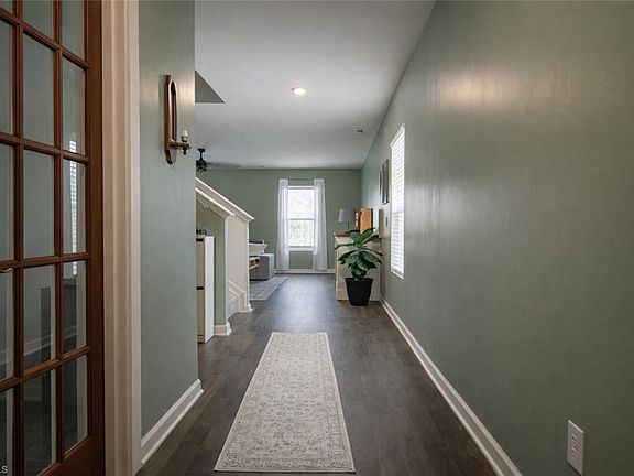 3rd image of 112 W Carmel Cove Dr
