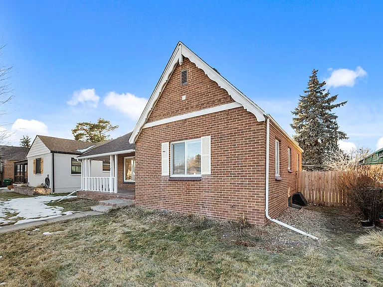 3085 N Clermont St — Photo 3