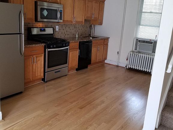 KITCHEN W/ SOLID MAPLE CABINETS, GRANITE , & SOLID OAK FLOORING THRU OUT 1ST FLR