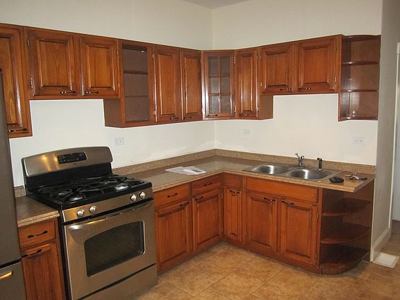 2nd image of 3751 N Albany Ave