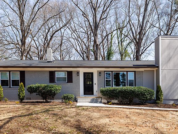 2nd image of 1610 India Hook Rd