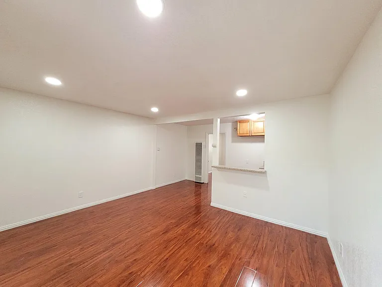 Dalewood Downs Apartments — Photo 5