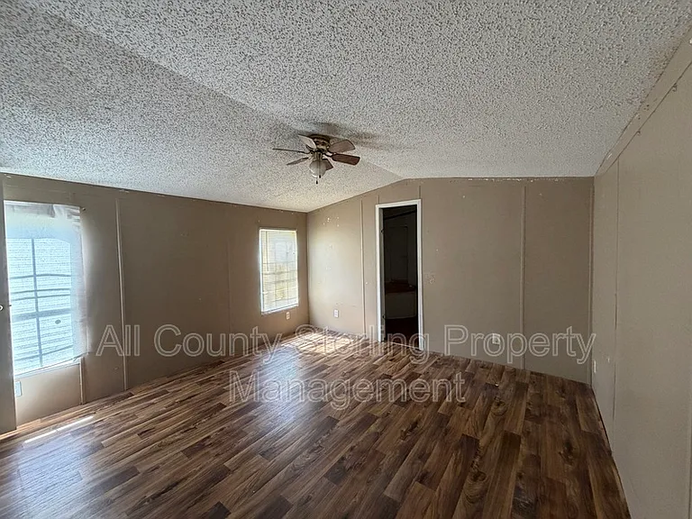 109 SW Socket Gln — Photo 3