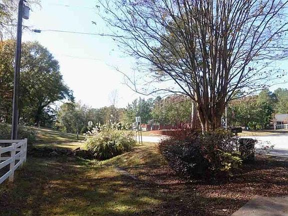 5th image of 2200 E Lake Rd
