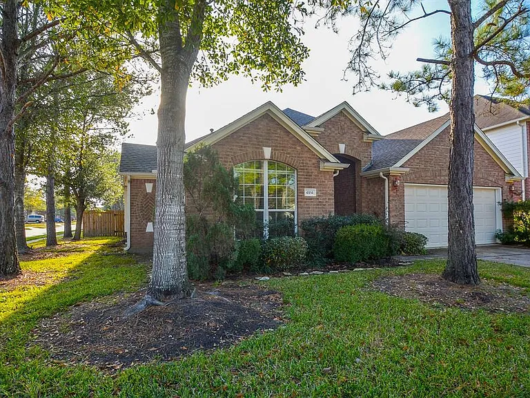 4914 Surrey Park Cir — Photo 4