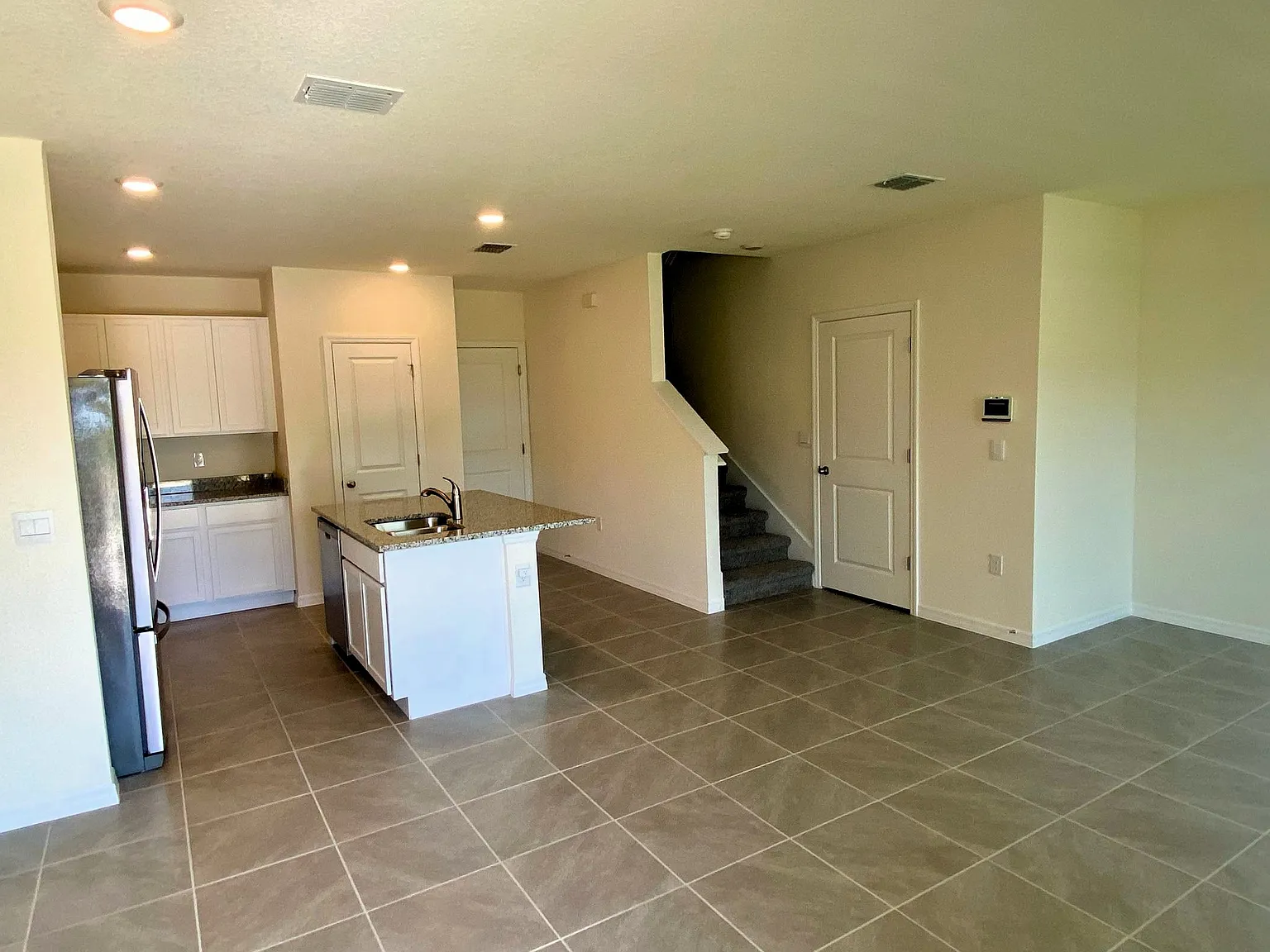3 bed, 2.5 bath, 1553 sqft, $2,200 — Photo 3
