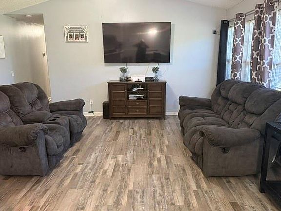 3rd image of 432 Raymond Dr