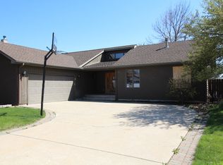 2341 Hess Dr, Crest Hill, IL 60403