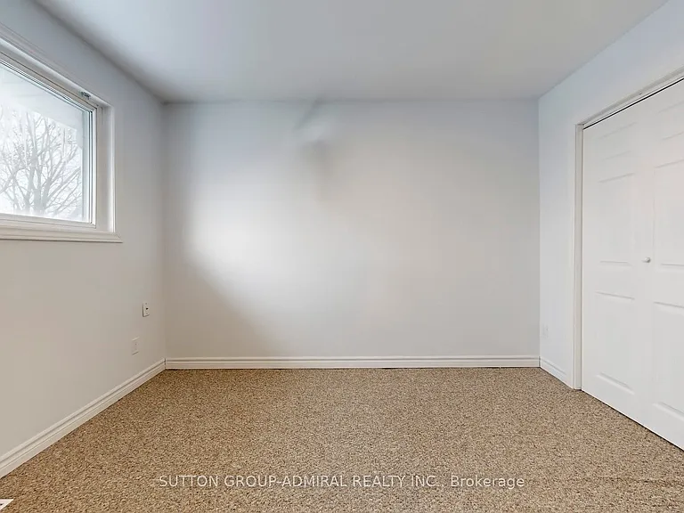 64 Bronte St S #8 — Photo 23