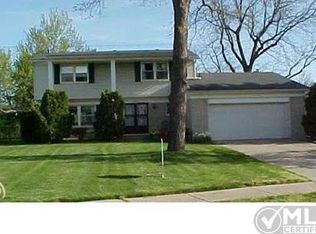 3973 Meadowbrook Dr, Troy, MI