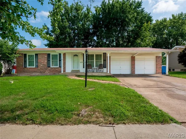 2343 La Madera Ln, Florissant, MO 63031