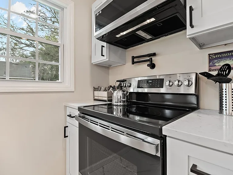 1301 E 67th St — Photo 12