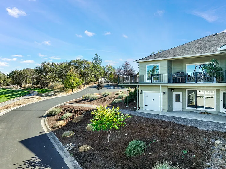 221 Skyhawk Dr — Photo 15