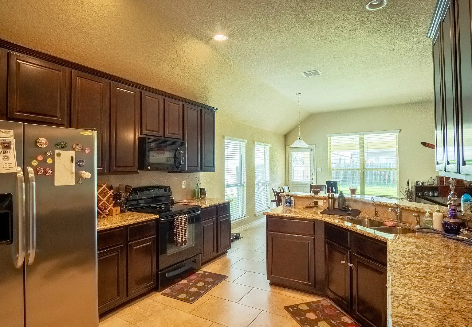 3 bed, 2.0 bath, 1774 sqft, $1,900 — Photo 4