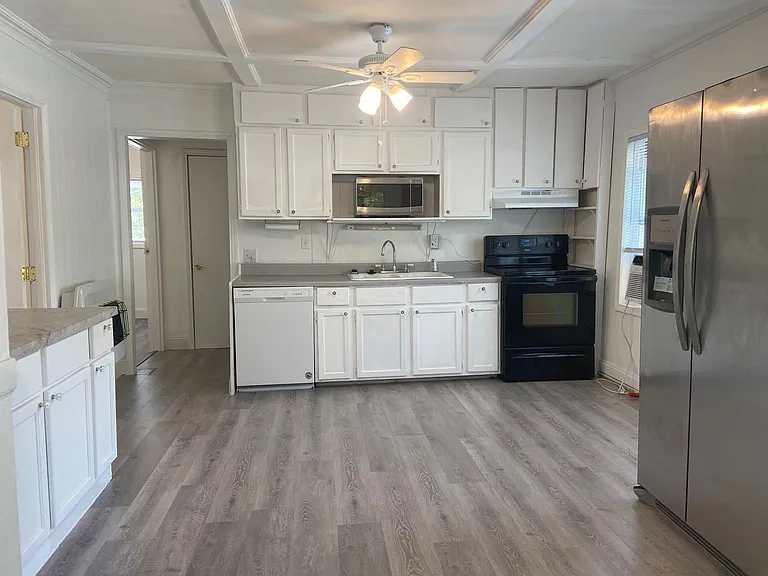 703 Brown St — Photo 3