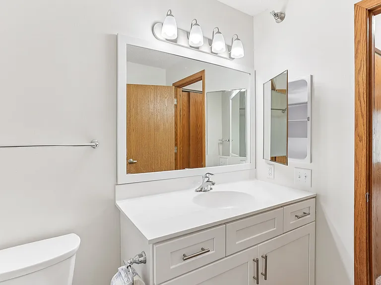Vernon Oaks Apartments — Photo 41