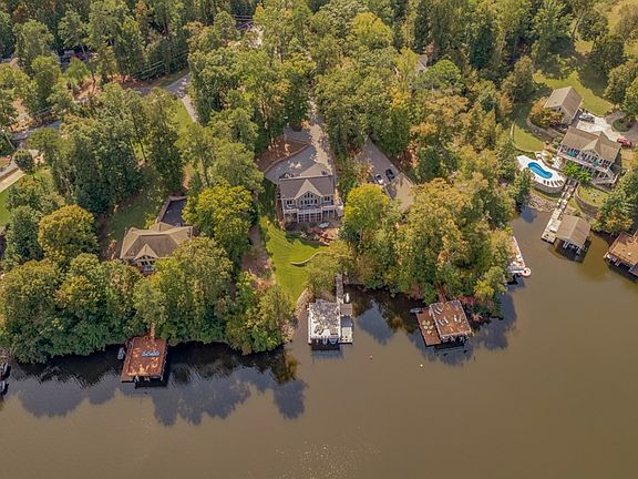 3rd image of 211 Stillwater Creek Dr