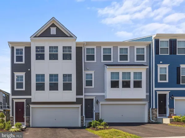 3965 Shire Meadow Ln, Triangle, VA 22172