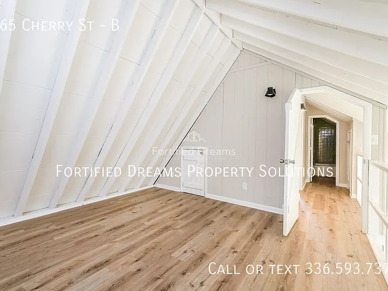 165 Cherry Ln #B — Photo 12