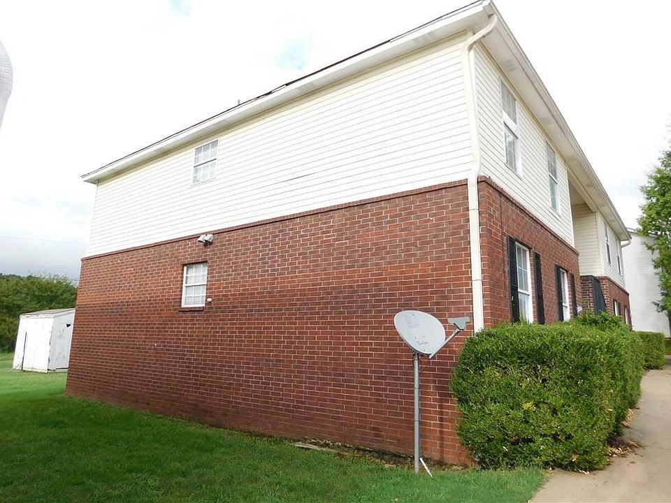 2nd image of 1120 Farley Cir