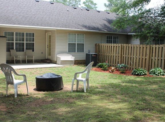 3rd image of 1133 Carriage Dr
