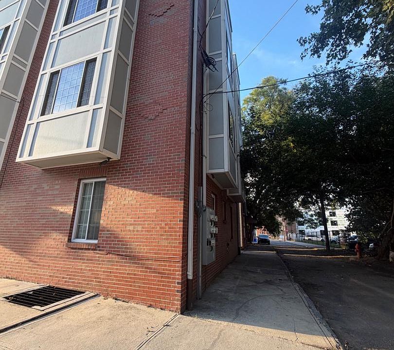 1st image of 1023 Wallace 25 St