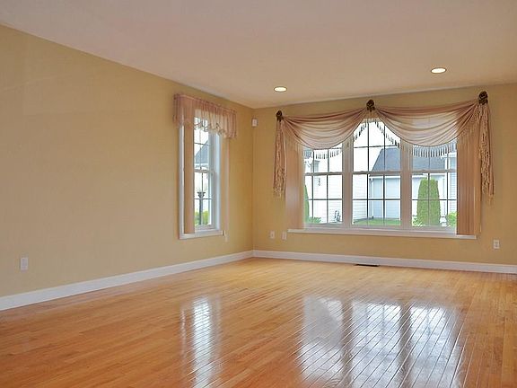 4th image of 273 Cheshire Dr